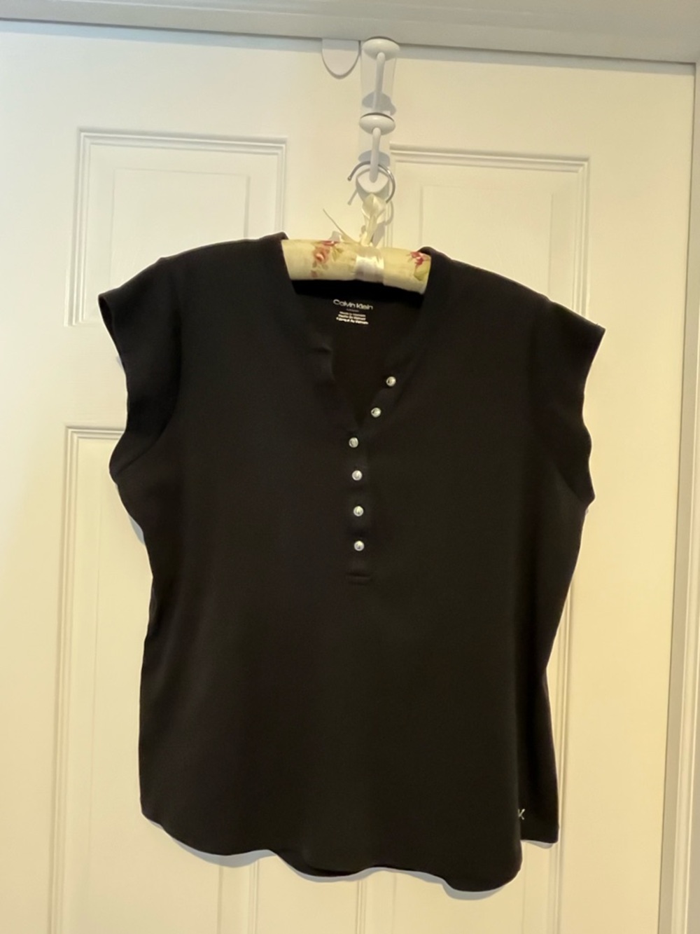 Women’s Calvin Klein T-shirt
Size Large